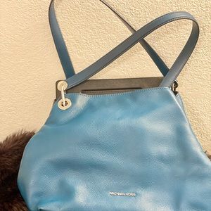 Michael Kors Purse (Hardly Used)